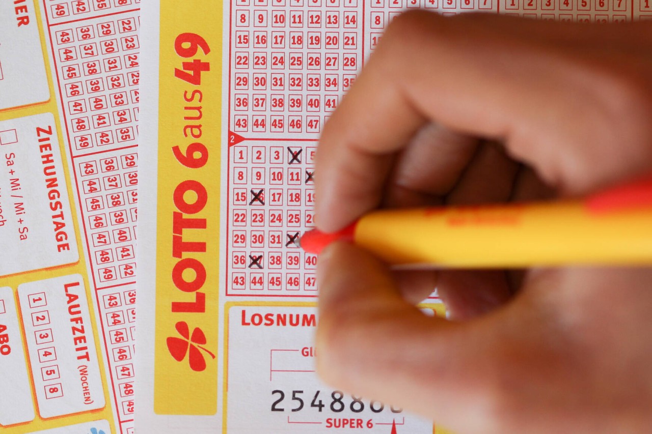 Lotto: Nur weil eine Frau ein einziges Mal, ihre Zahlen änderte, ging ihr der Millionen-Gewinn durch die Lappen. (Symbolbild)