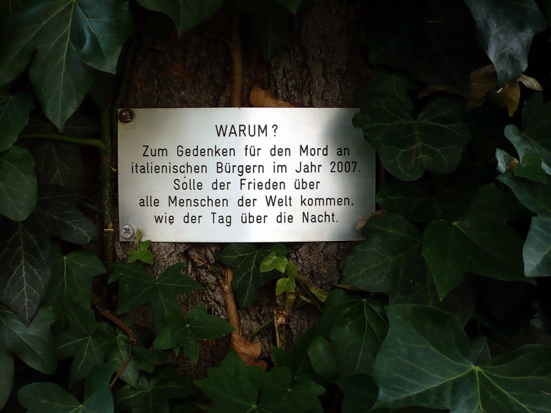 Duisburger gedenken an die Opfer.