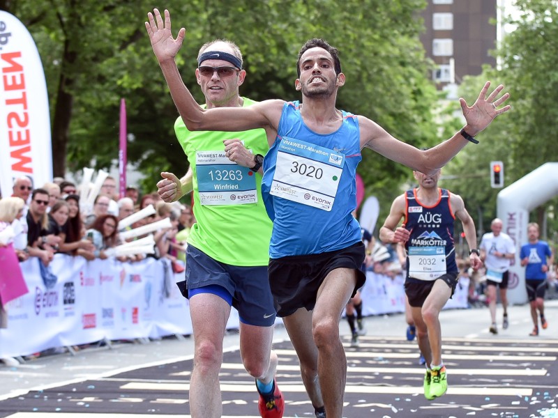 Abid Ezamzami gewinnt den Vivawest-Marathon.