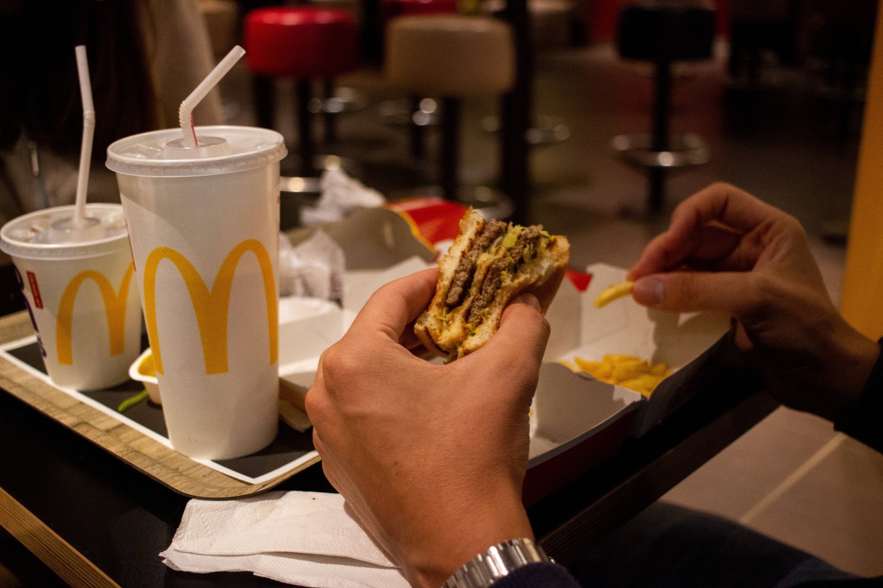 McDonald's setzt bei seinen Patties auf Fleisch von alten Kühen. (Symbolbild)