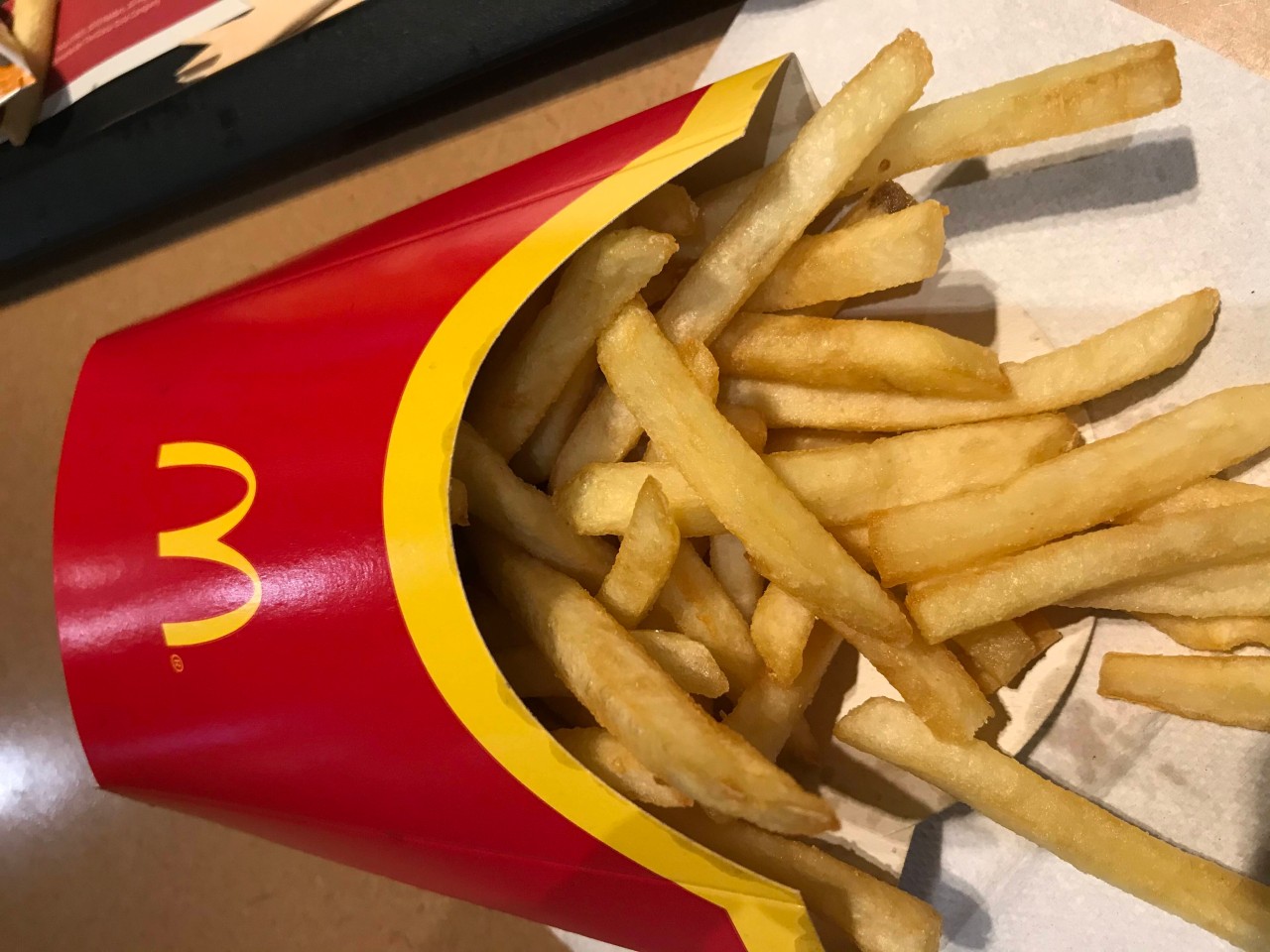 Pommes sind bei McDonald's seit eh und je beliebt. Doch sind sie auch frisch? (Symbolfoto)