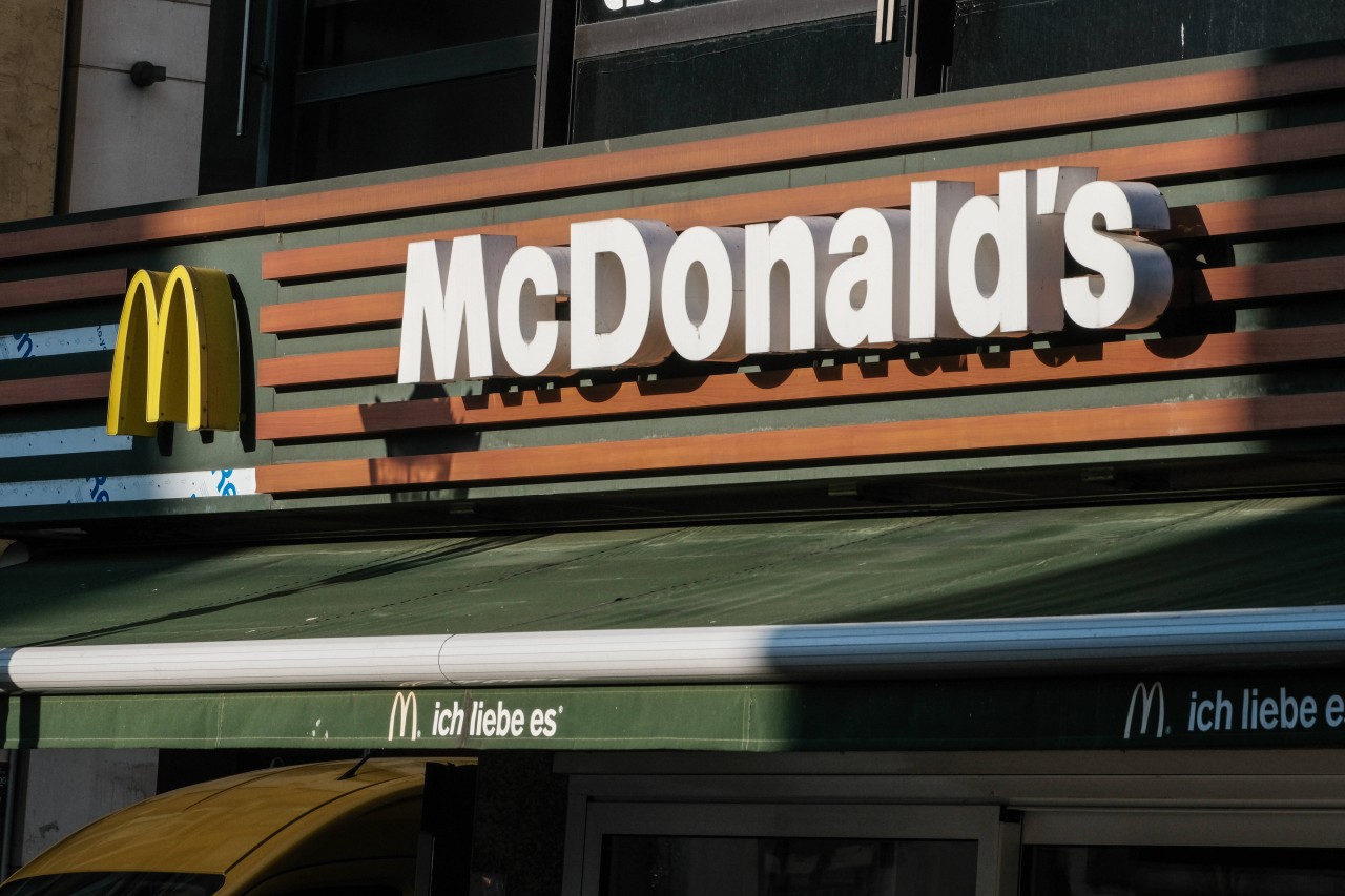 Ein Kunde von McDonald's ist stinksauer. Ein Detail beim Lieferdienst bringt ihn auf die Palme. (Symbolbild)