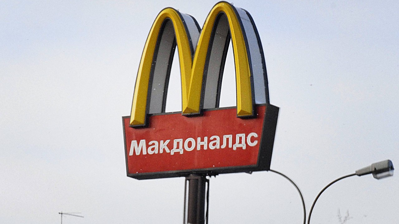 McDonald's schließt all seine 850 Filialen in Russland.