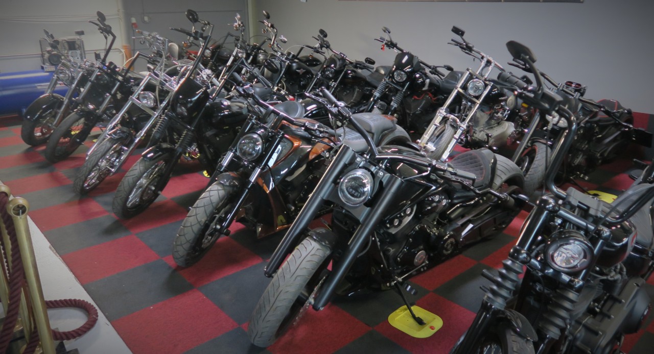 32 Motorräder des Herstellers Harley Davidson wurden vorgefunden.