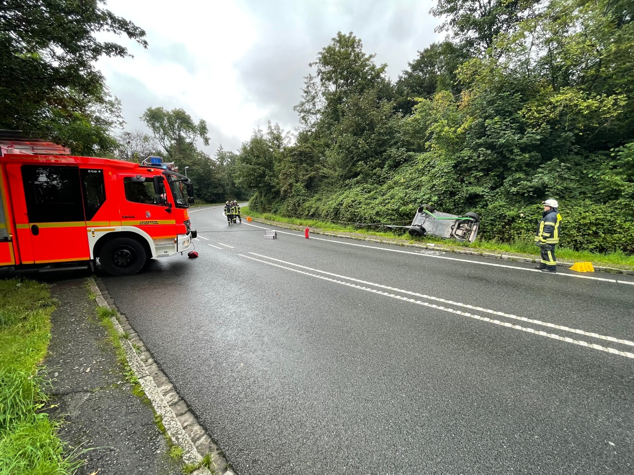 Die Feuerwehr Mülheim zog aus Auto wieder auf die Räder.