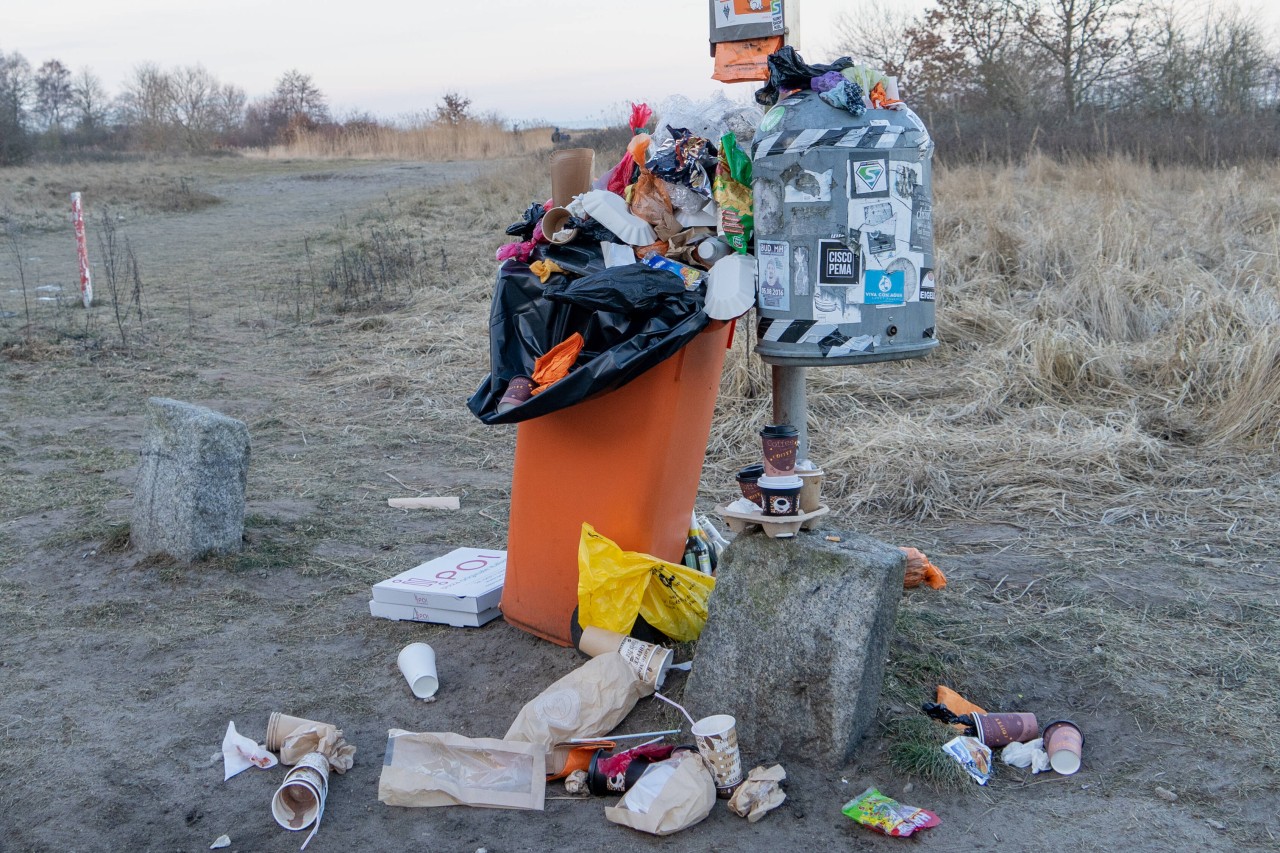 Urlaub an der Ostsee: Touristen hinterlassen Berge an Müll in Travemünde. (Symbolbild)
