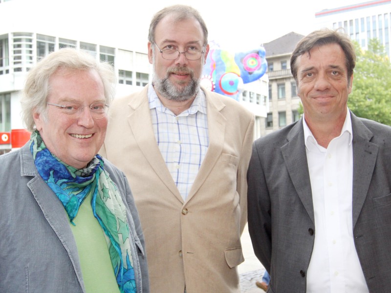 Das sind die drei Männer, ohne die Adolf Sauerland möglicherweise noch heute im Amt wäre: Sie gründeten die  Bürgerinitiative „Neuanfang für Duisburg“ im Juni 2011 nach der Änderung der Gemeindeordnung, die die Einleitung von Abwahlverahren gegen Oberbürgermeister ermöglichte: Harald Jochums, Werner Hüsken und Theo Steegmann (von links).