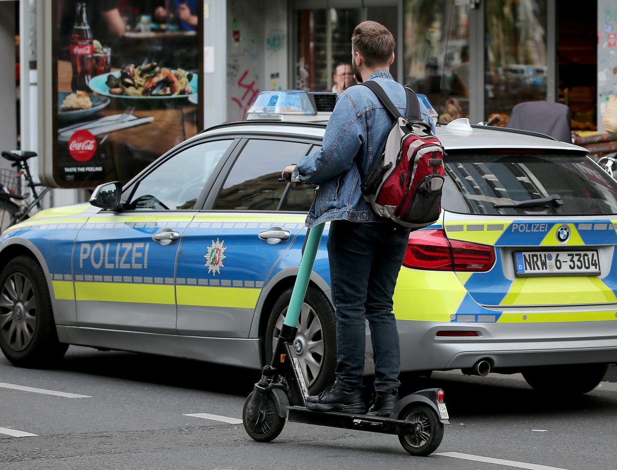 Oberhausen: Die Polizei hat einen E-Scooter wegen eines typischen Fehlers aus dem Verkehr gezogen. (Symbolbild)