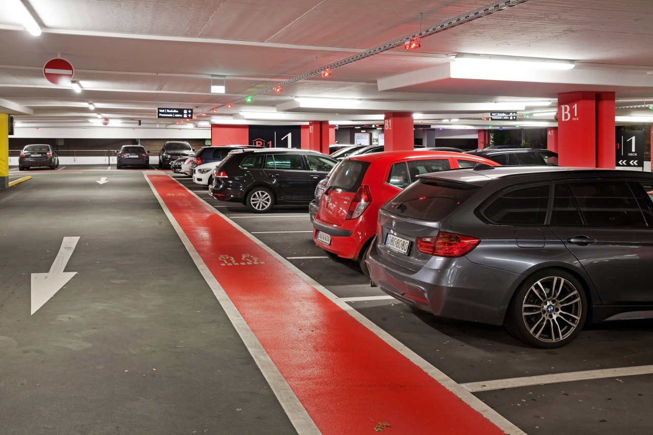 Die Autofahrer verstehen nicht, warum sie im Centro Oberhausen frei parken können und in der Innenstadt nicht. 