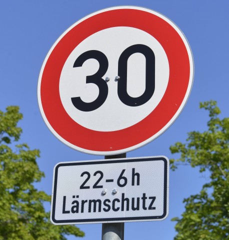 So ein ähnliches Schild wurde in Oberhausen aufgestellt. Dort gilt es aber 24 Stunden. 