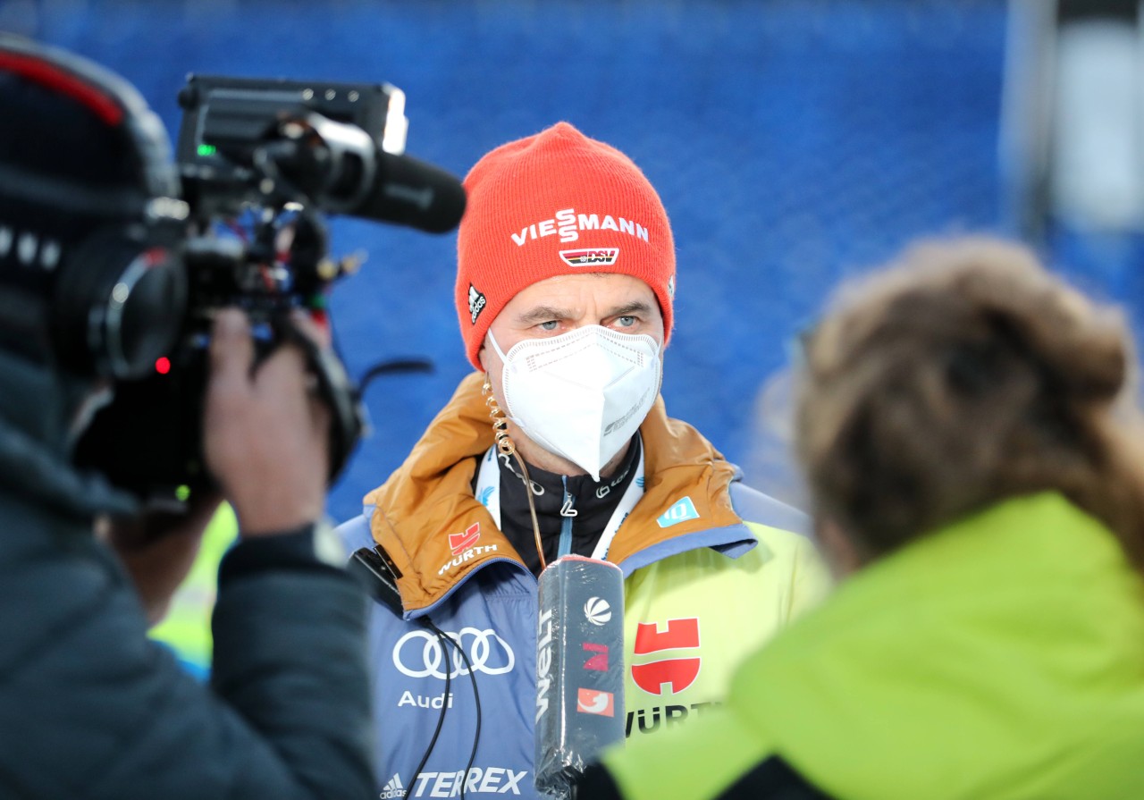 Bei Olympia 2022 ist Skisprung-Trainer Stefan Horngacher stinksauer!