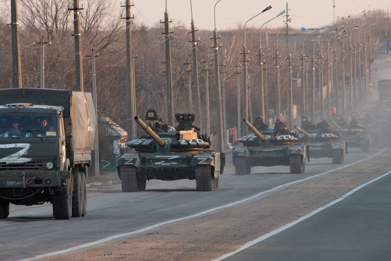 Russische Panzer rollen in der Ukraine. (Symbolbild)