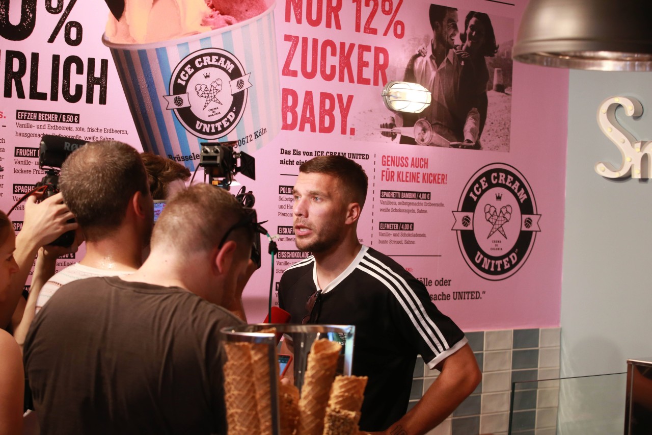 Pietro Lombardi hat bei Lukas Podolskis Eis-Laden eine eigene Sorte bekommen. Insgesamt zwei Geschäfte davon gibt es in Köln. 