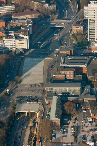 Die Betonwüste Anfang 2012. Südlich der Platte, am Mercatorkreisel und auf dem Güterbahnhofsgelände, liegt die derzeit wohl größte Baustelle in Duisburg.
