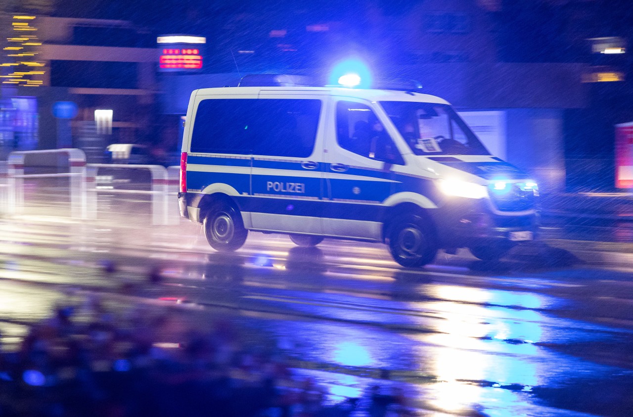 In Essen wollte ein Autofahrer nach einem Verkehrsunfall Fahrerflucht begehen. (Symbolbild)