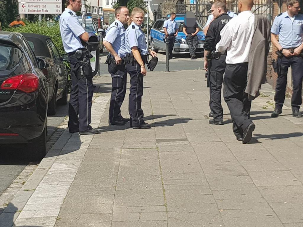 Polizei Einsatz Essen Kreuzeskirchstraße.jpg