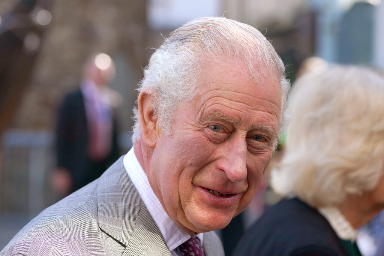 Prinz Charles tritt im Fernsehen als Schauspieler auf.