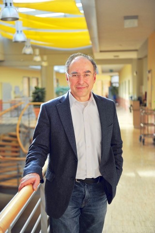 Prof. Gustav Dobos, Direktor der Klinik für Naturheilkunde und Integrative Medizin.