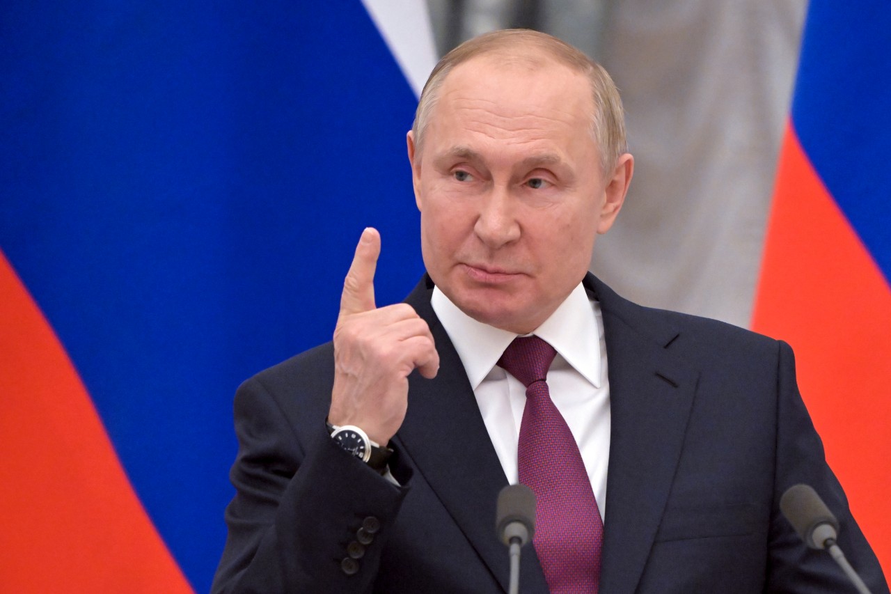 Sieht Putin tatenlos zu, wie viele junge Männer aus Russland fliehen?