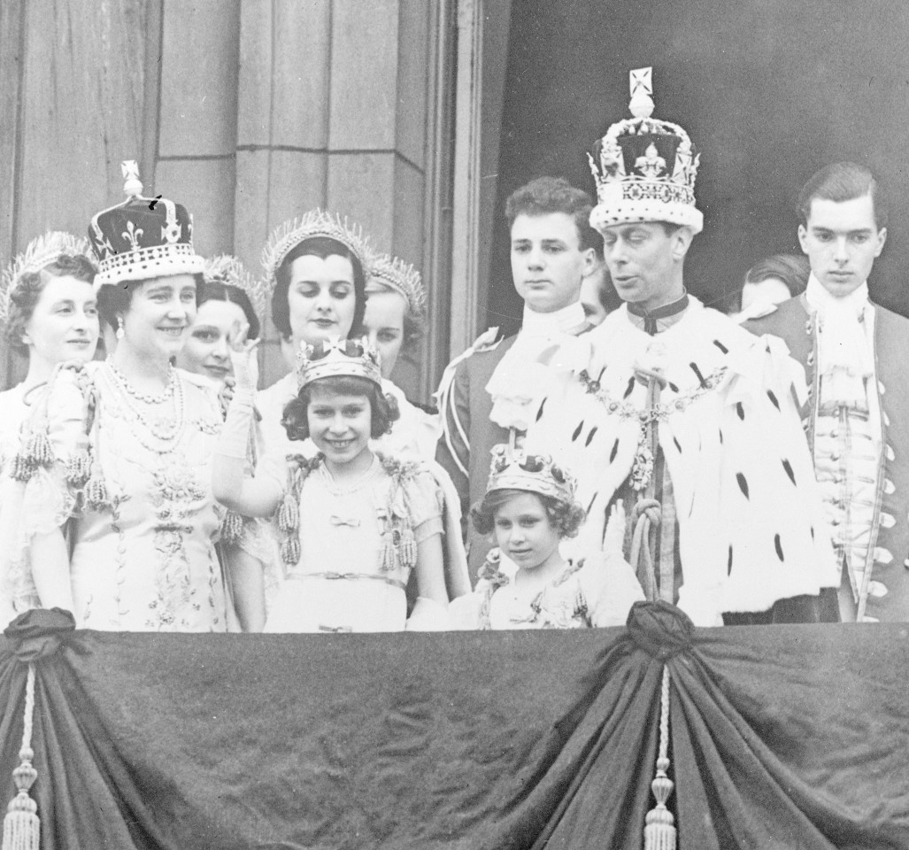 Queen Elizabeth II. (2.v.l.) bei der Krönung ihres Vaters Georg VI. im Jahr 1937.