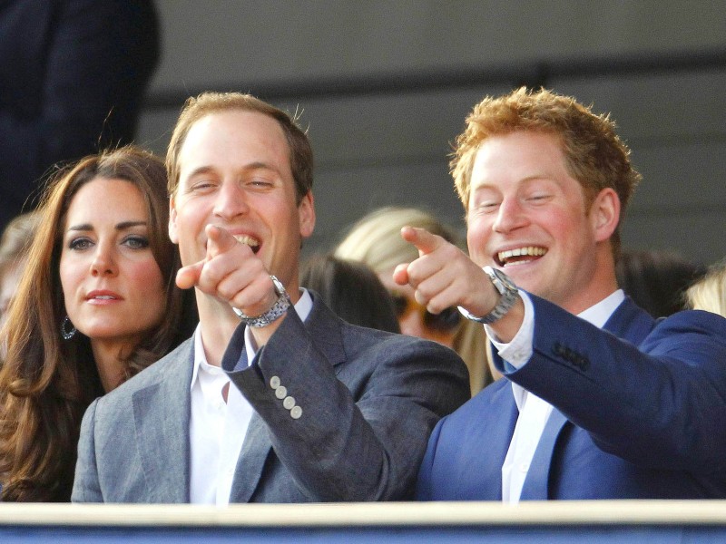 Die bekanntesten und beliebtesten Enkel sind wohl Prinz William und Prinz Harry (von links).
