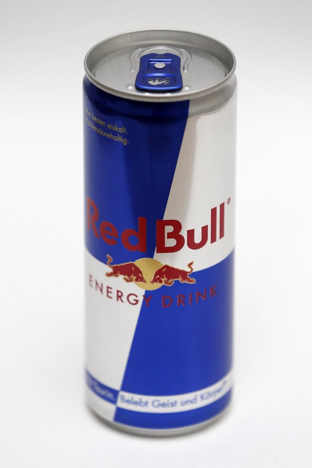 UNGLAUBLICHE Red Bull ÜBERRASCHUNG für über 10K (Unendlich Dosen,  Kühlschränke & SPIELAUTOMAT!!) 