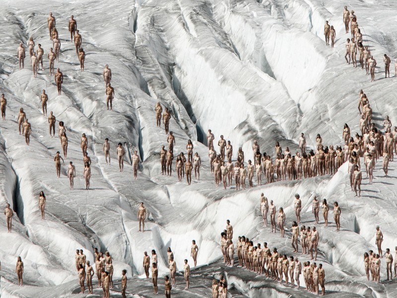 Im August 2007 fotografierte er auf dem Aletschgletscher (Schweiz) rund 600 nackte Teilnehmer. Es handelte sich hier um eine gemeinsame Aktion mit Greenpeace gegen die Klimaerwärmung. 