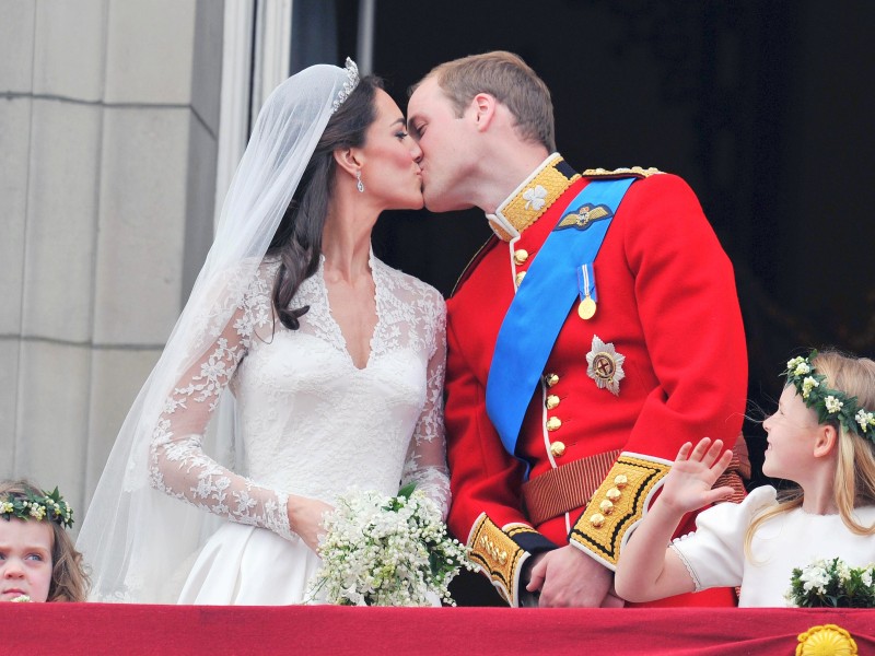 Die nächste große Hochzeit fand am 29. April 2011 in der Westminster Abbey in London statt: Prinz William heiratet Catherine „Kate“ Middleton. Zahlreiche Fernsehsender übertrugen die Trauung live. Bis zu 8.000 Journalisten wurden zur Berichterstattung in London erwartet.