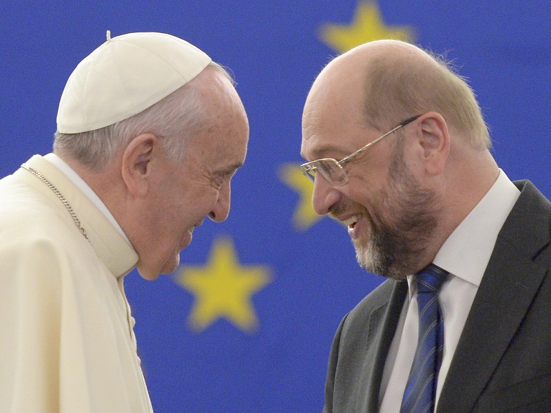 Papst Franziskus kam im November 2014 für eine Rede vor dem EU-Parlament nach Straßburg – natürlich begrüßt vom damaligen Hausherrn Martin Schulz.