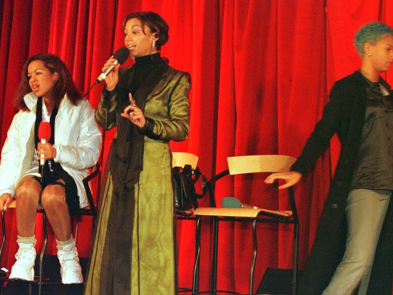1999 löste sich das 90er-Trio – bestehend aus „Ricky“ Ricarda Wältken (l.), „Jazzy“ Marlene Tackenberg (M.) und „Lee“ Liane Claudia Wiegelmann (r.) – spektakulär auf einer Pressekonferenz auch schon wieder auf. 2006 versuchten sie ein Comeback, doch an frühere Erfolge konnten sie nicht anknüpfen.