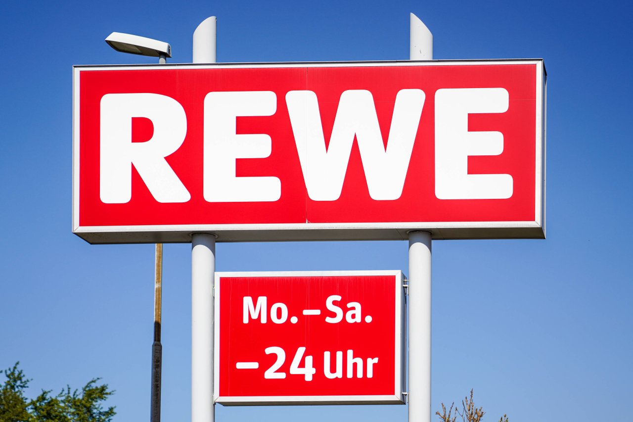 Rewe Kunde ärgert sich über SupermarktKette, als er DAS sieht