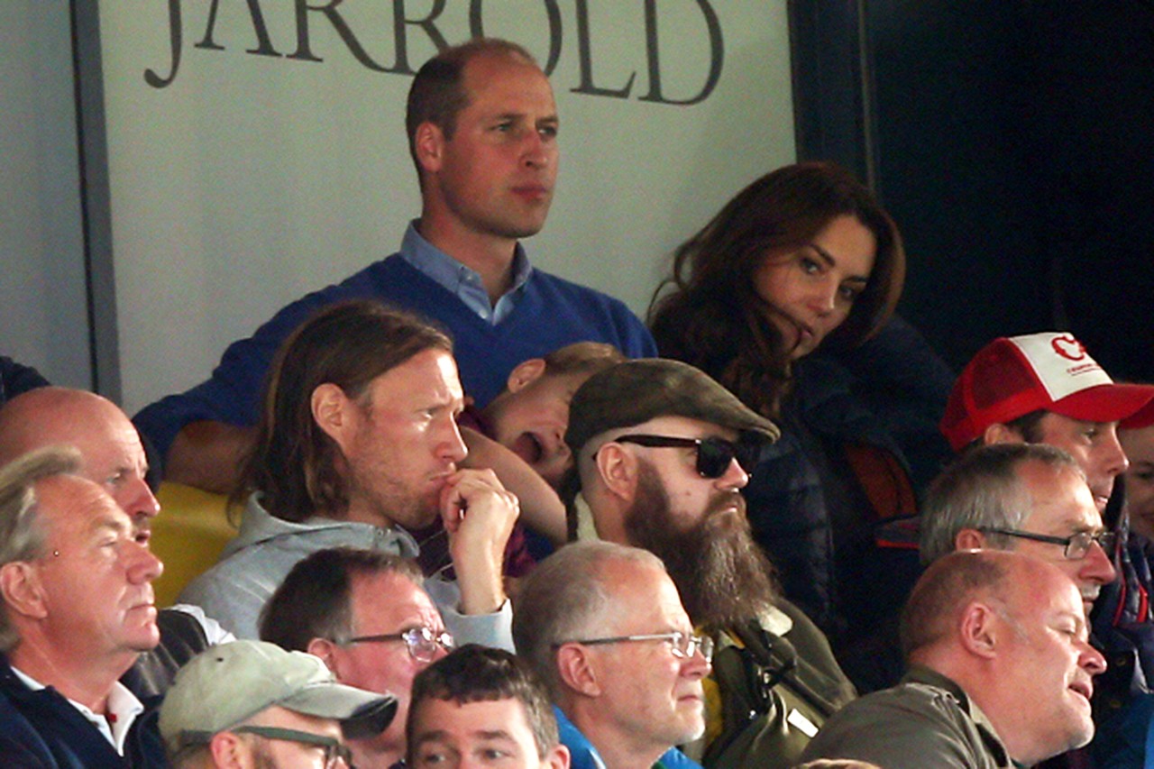 Prinz William und Kate Middleton im Stadion.