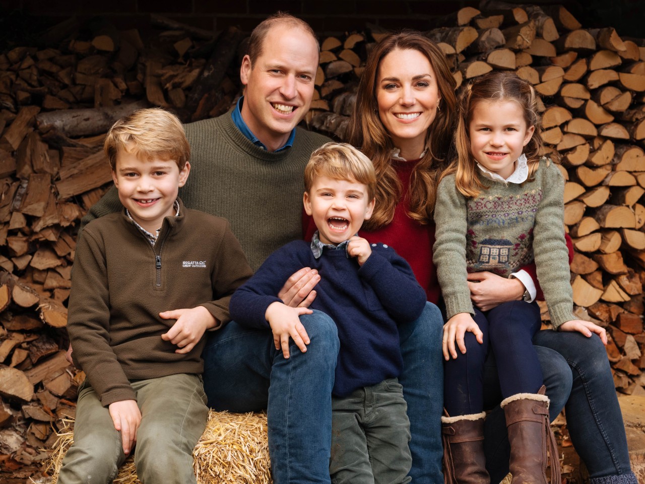 Kate Middleton und Prinz William mit ihren Kindern George, Louis und Charlotte.