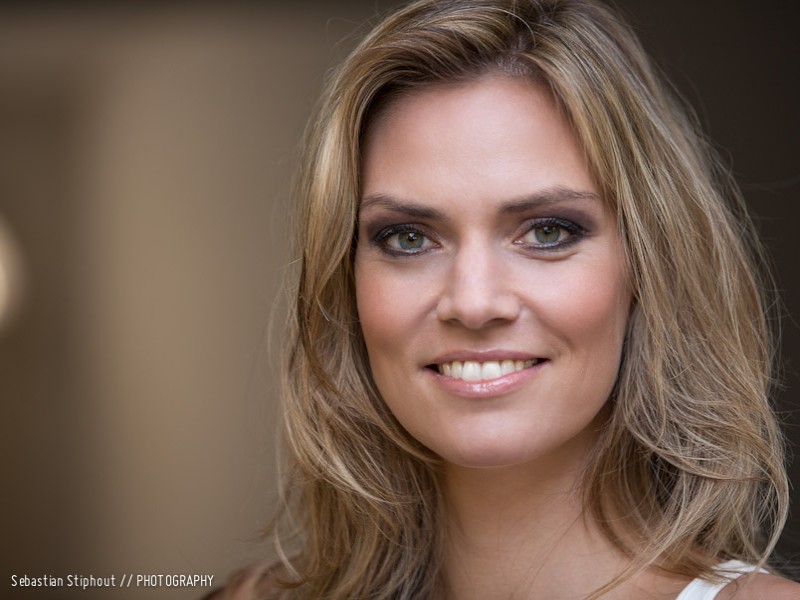 Vom Privatsender zu den Tagesthemen: Julia Scharf arbeitete 2008 beim Sportsender DSF, der jetzt Sport1 heißt. Seit 2010 moderierte die Sportjournalistin „Bundesliga PUR“ und die „SPORT1 News“. Außerdem war Scharf Field-Reporterin bei „LIGA total“ und auch häufig in der Beko-BBL unterwegs. Mittlerweile arbeite Scharf beim SWR und moderiert den Sportblock in den Tagesthemen.