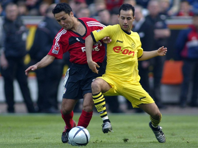 Ciro Immobile war nicht der erste Italiener bei Borussia Dortmund. Noch vor seiner Zeit ging Salvatore Gambino (im Zweikamp mit Yildiray Bastürk) schon bei den Schwarz-Gelben auf Torejagd. Leider hielt sich sein Erfolg dabei in Grenzen (5 Treffer in 52 Spielen). Der 33-Jährige spielt mittlerweile für Westfalia Rhynern in der fünten Liga.