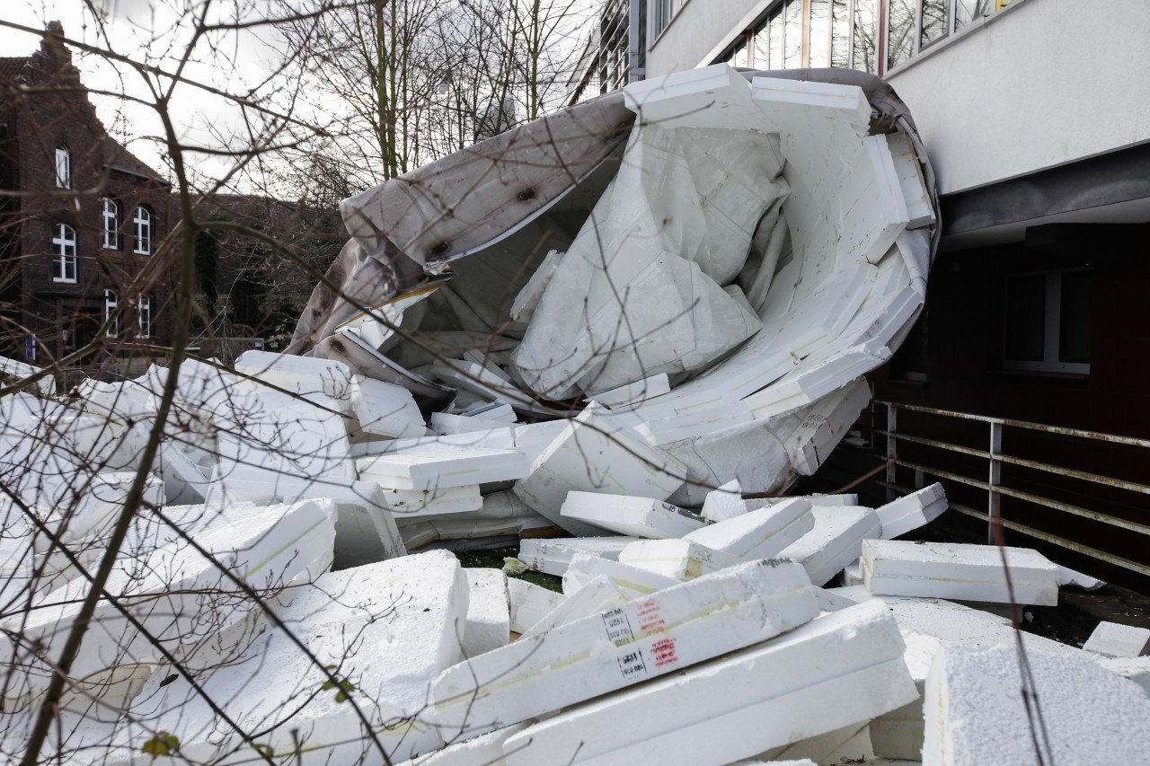 In Duisburg ist eine Grundschule massiv beschädigt worden. 