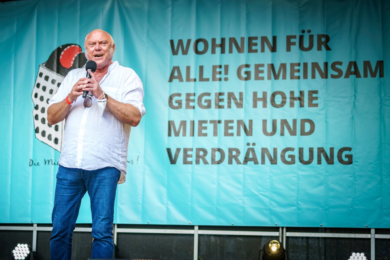 Ulrich Schneider, hier auf einer Demo gegen steigende Mieten. 