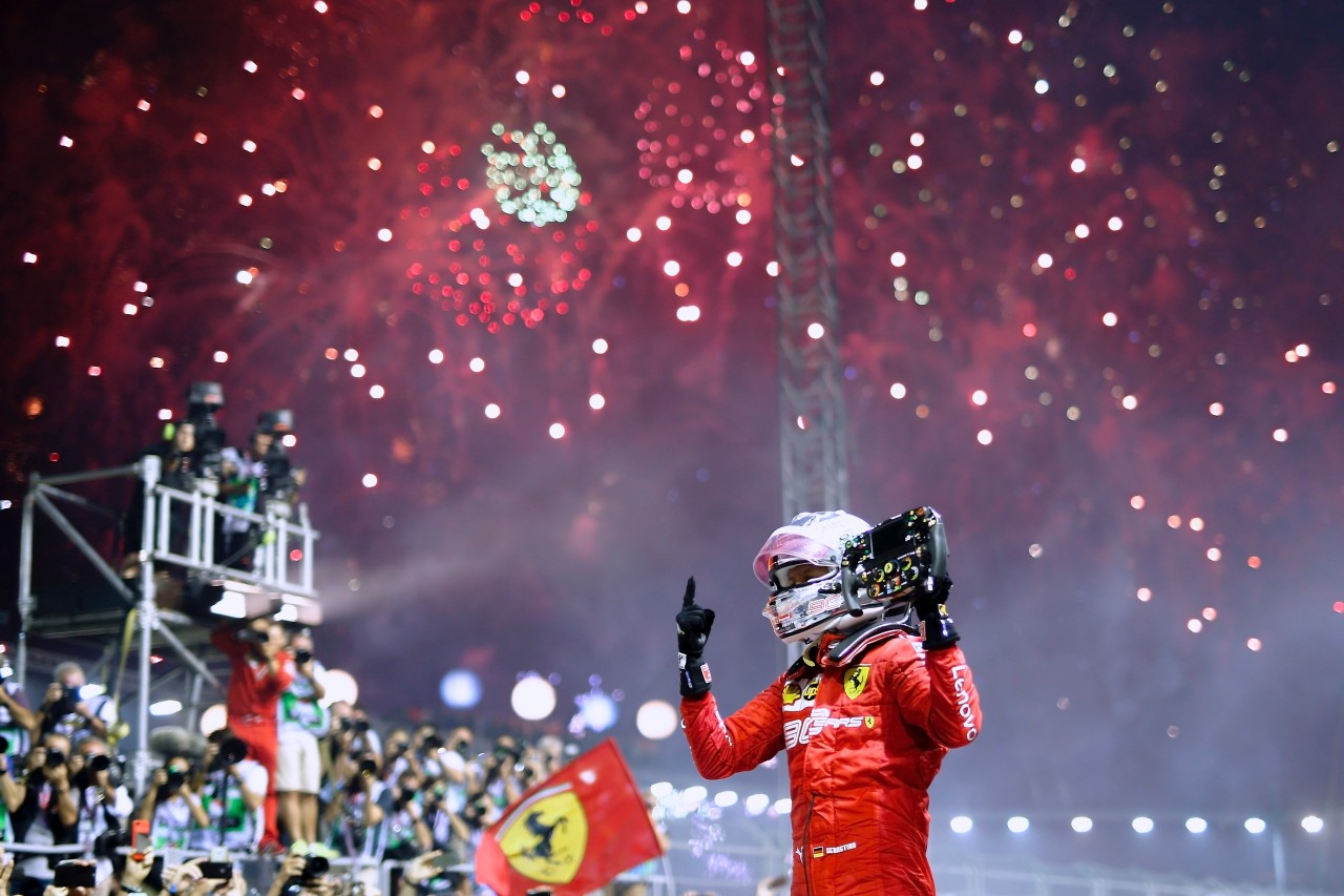 Sebastian Vettel bei seinem Sieg in Singapur 2019.