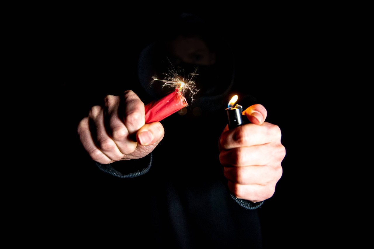 Stadt Duisburg warnt auch vor den Gefahren beim Zünden von Pyrotechnik! (Symbolbild)