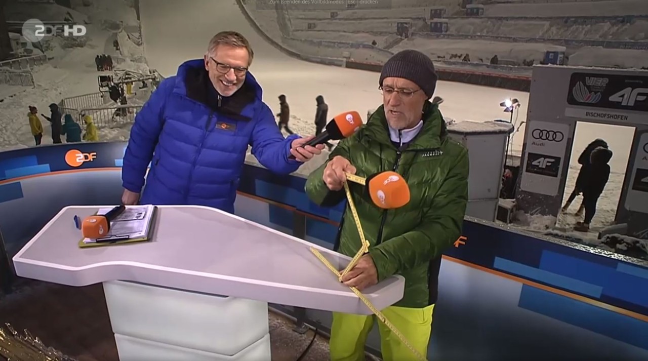 ZDF-Experte Toni Innauer deckt die Geheimnisse des Skipringens auf – mittels eines Zollstocks.