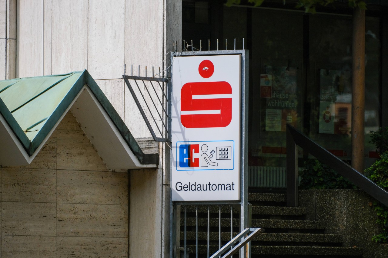 Sparkasse: In Chemnitz können Kunden in manchen Filialen auch Lebensmittel kaufen. (Symbolbild)