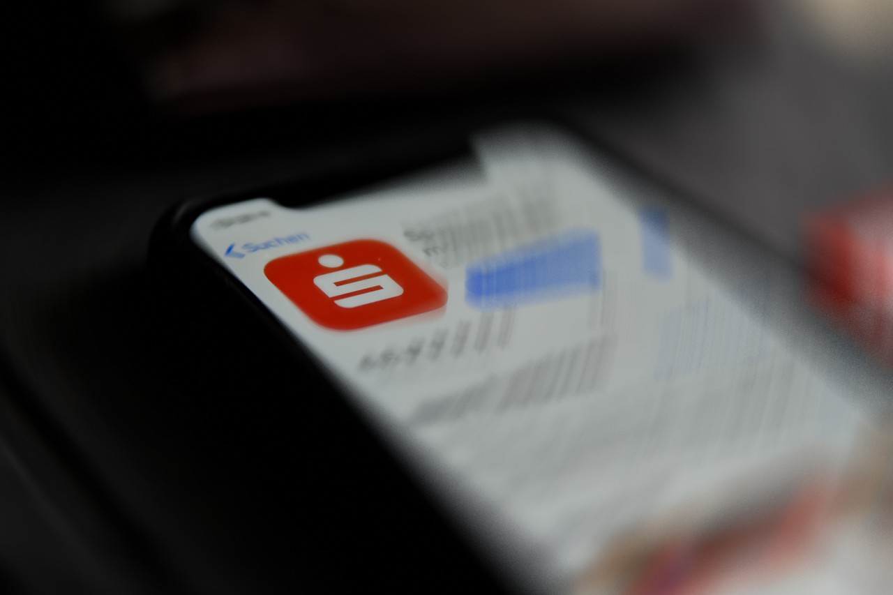 Die Sparkasse hat ihre App „Mobiles Bezahlen“ verändert (Symbolbild)
