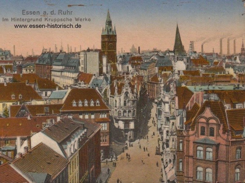 Einen Blick über die alte Essener Innenstadt um 1900. Im Hintergrund ragen die Schlote hoch hinaus. Der Essener war stolz auf die Industrie - sie war Zeichen des Wohlstands der Stadt.