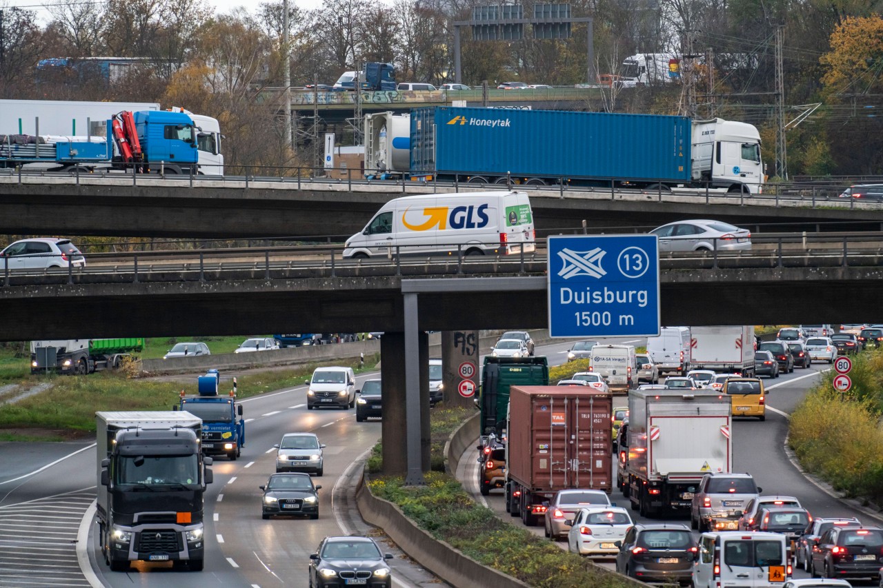 A3 im Ruhrgebiet: Mega-Stau nach Unfall auf der Autobahn. (Symbolbild)