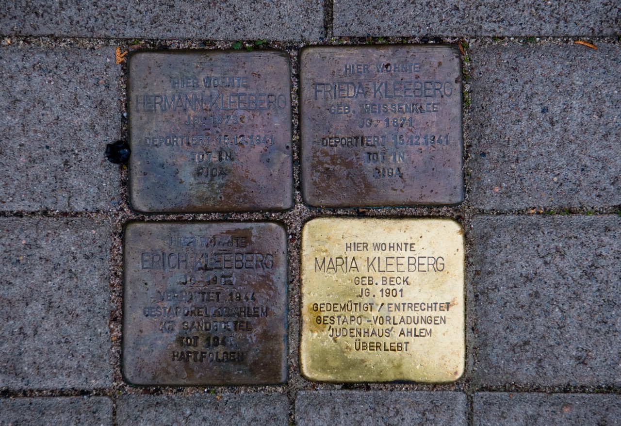Stolpersteine, wie hier in Hannover, gibt es auch in Duisburg. Sie sollen an die Opfer des NS-Regimes erinnern.