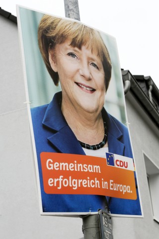 Und wer sonst nichts zu sagen hat, der plakatiert seine Stars aus der ersten Reihe. Ob sie nun Angela Merkel heißen (in Oberhausen), ...