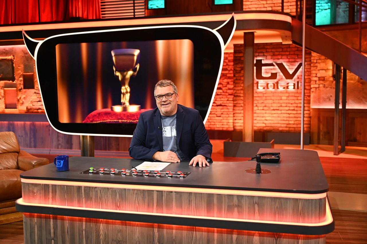 TV Total mit Elton als Moderator. 