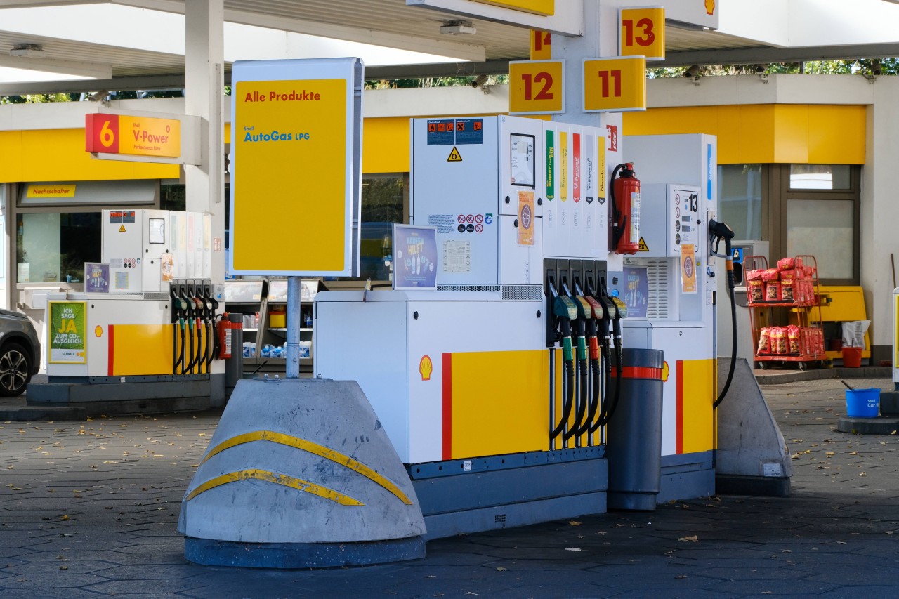 Die erste Benzinsorte an einer innerstädtischen Tankstelle kostete jetzt über 2 Euro (Symbolfoto).