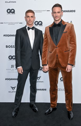 „Tatort“-Star Vladimir Burlakov (rechts) und sein Freund Martin am Donnerstagabend in Berlin.