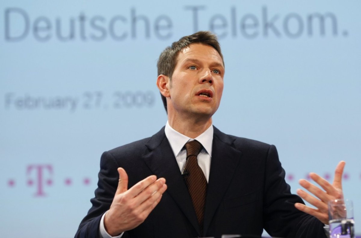 Telekomchef_Rene_Obermann_verteidigt_die_Datenbremse_fuer_Internettarife.JPG